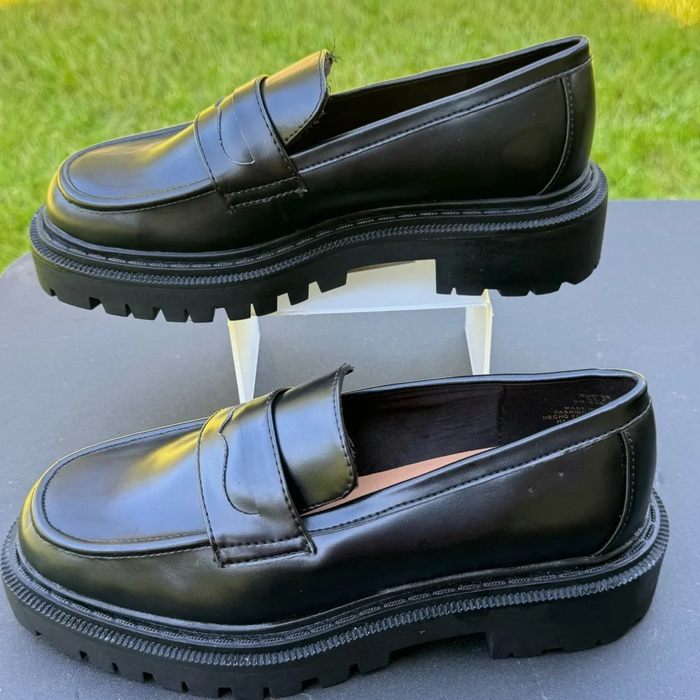 H&M Women’s Penny Loafers Size 38 US 7 Black Glossy Chunky Lug Sole